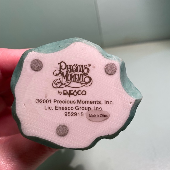 Precious Moments 2001 fairy with apple - Picture 2 of 6